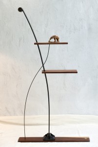 Etagère bois précieux et métal
